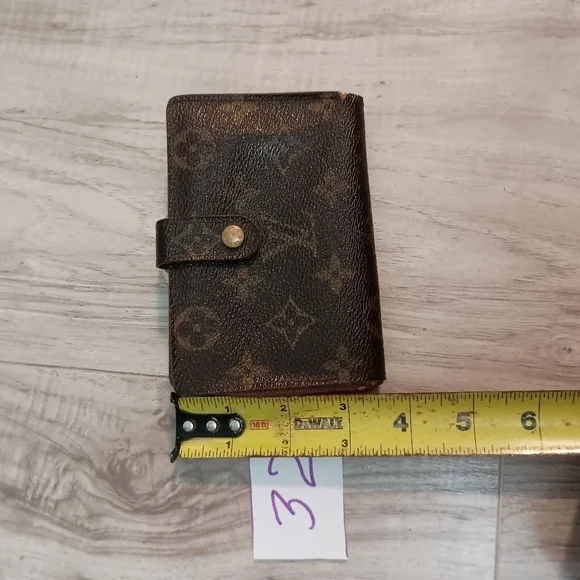 LOUIS VUITTON French Kisslock Wallet | Monogram - Picture 14 of 14